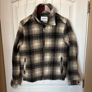 Men’s size small zip up plaid sweater/jacket. New with tags. Side pockets.